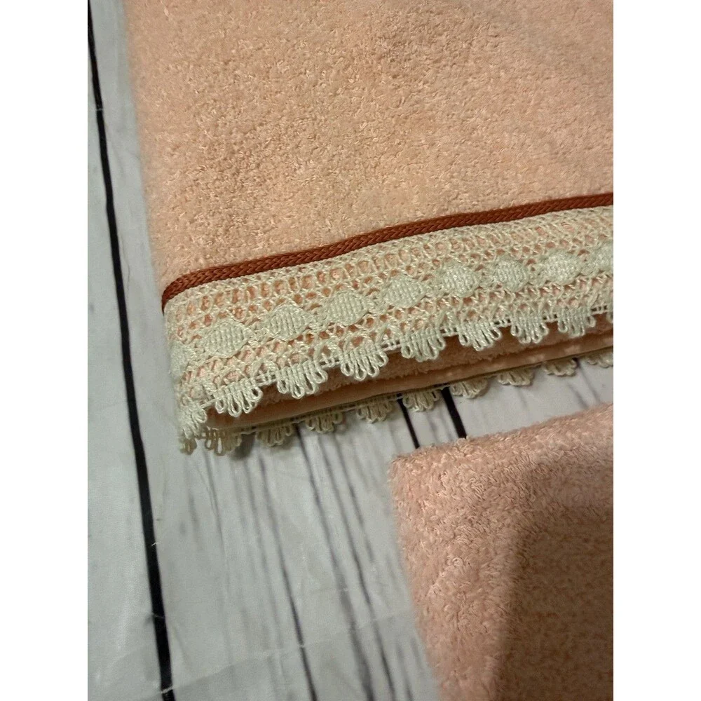 Vtg. Dundee Peach Bath Towel Set 1 Bath 1 Wash Cloth w/Lace Edging